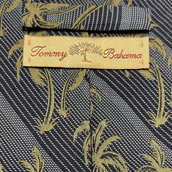 🔥🌴Vintage TOMMY BAHAMA 100% silk tie. Deep blue with olive palm tees. Mint‼️ - Picture 6 of 6